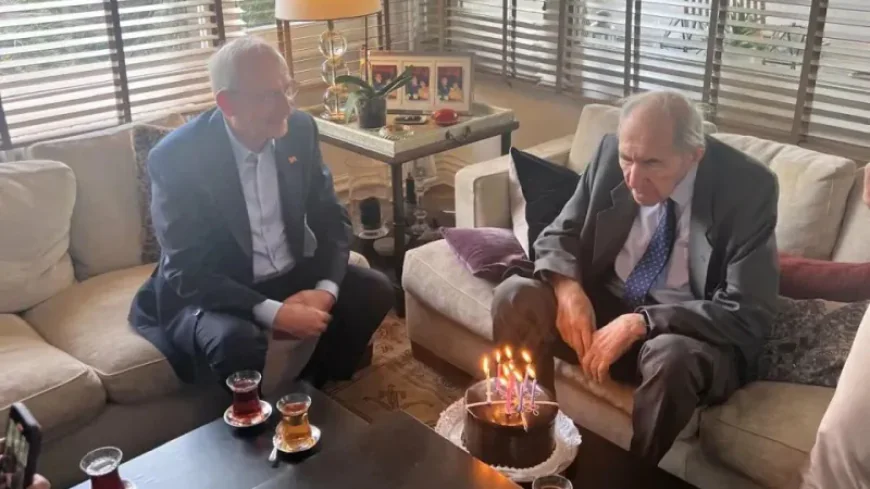 Kemal Kılıçdaroğlu, CHP’nin 6. Genel Başkanı Altan Öymen’i ziyaret etti