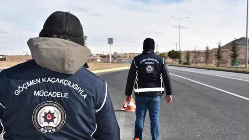 Göçmen kaçakçılığına büyük darbe: 15 kaçakçı ve yüzlerce göçmen yakalandı!