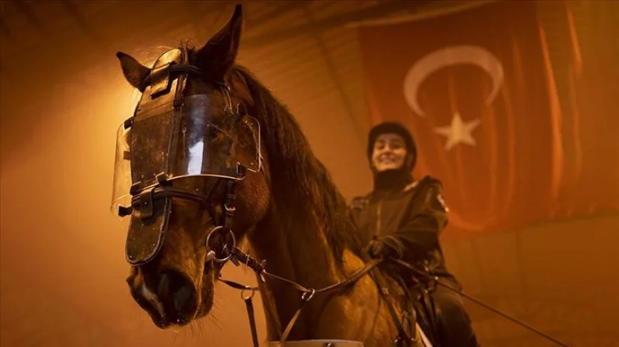 Konya'da atlı polisler görevde: Vatandaşlardan yoğun ilgi!